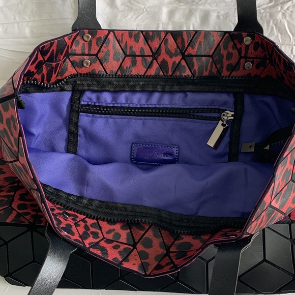 PATRIZIA LUCA Tote Bag Two-Tone Cheetah Red Matte Black Slanted Square Geometric - Picture 9 of 16